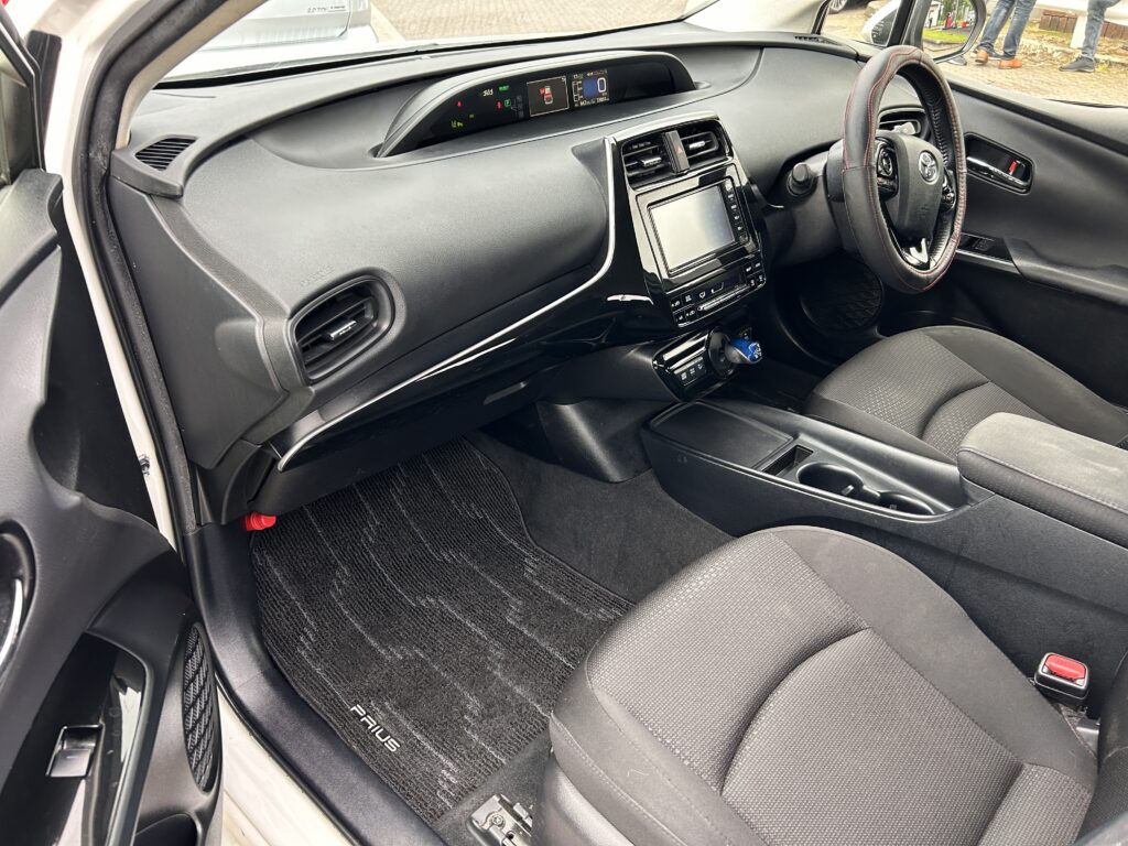 TOYOTA PRIUS 5 seats 2019 with MODELESTA KIT EURO6 automatic