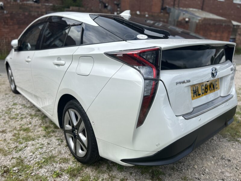 TOYOTA PRIUS HYBRID 2019 white with leather seats 5 seats