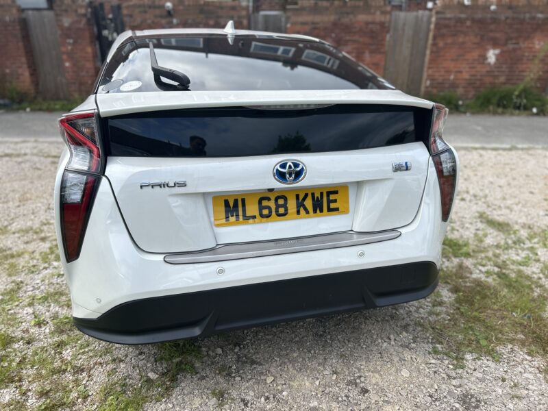 TOYOTA PRIUS HYBRID 2019 white with leather seats 5 seats