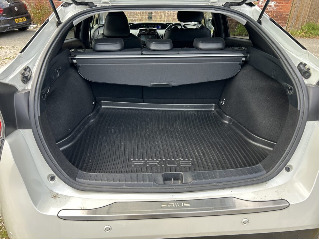 TOYOTA PRIUS HYBRID 2019 white with leather seats 5 seats