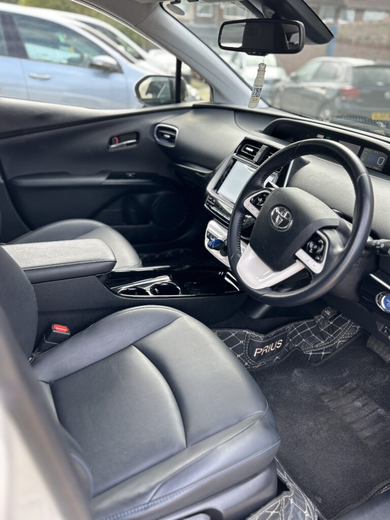 TOYOTA PRIUS HYBRID 2019 white with leather seats 5 seats