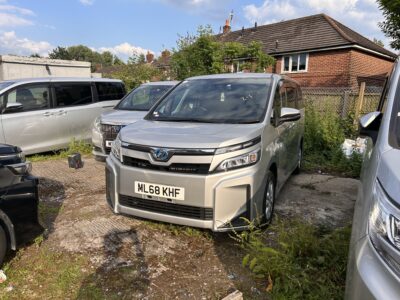 TOYOTA VOXY 2018 hybrid 7 seats MPV ULEZ FREE