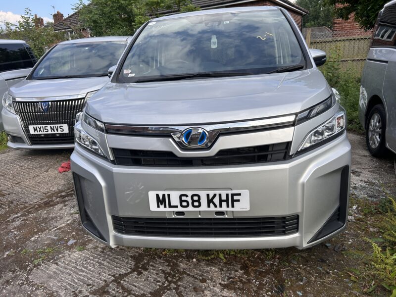 TOYOTA VOXY 2018 hybrid 7 seats MPV ULEZ FREE