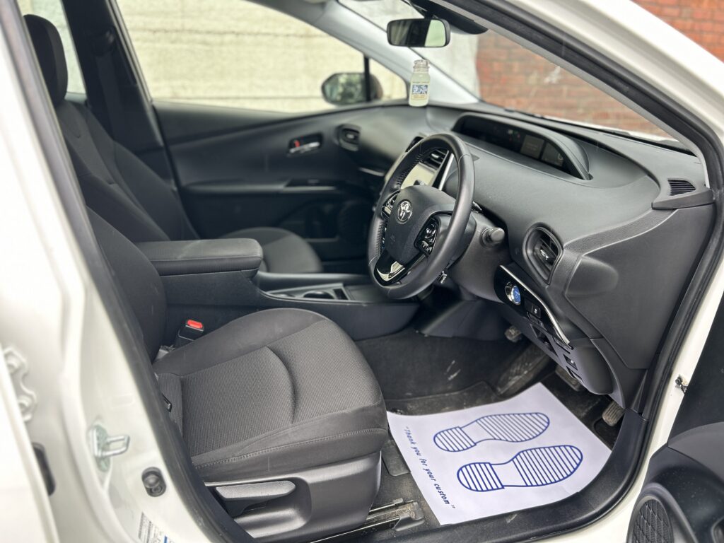 Toyota Prius 5 seats hybrid 2021 with many extra options