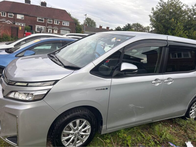 TOYOTA VOXY 2020 SILVER MX20 MZW