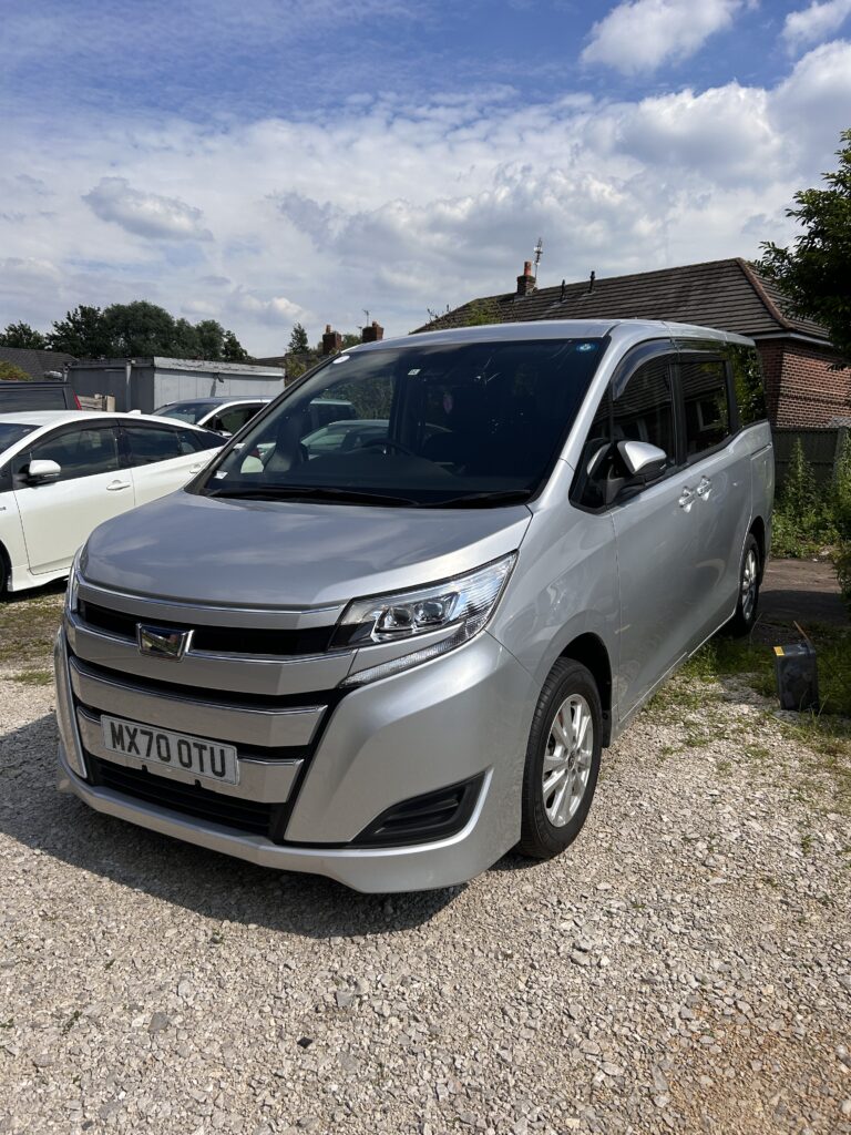 Toyota Voxy 2020 new shape 1.8 hybrid 7 seats