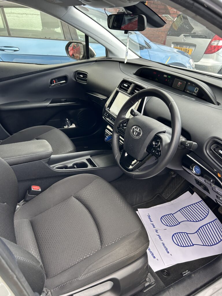Toyota prius 2021 5 seats hybrid petrol 1.8 euro6