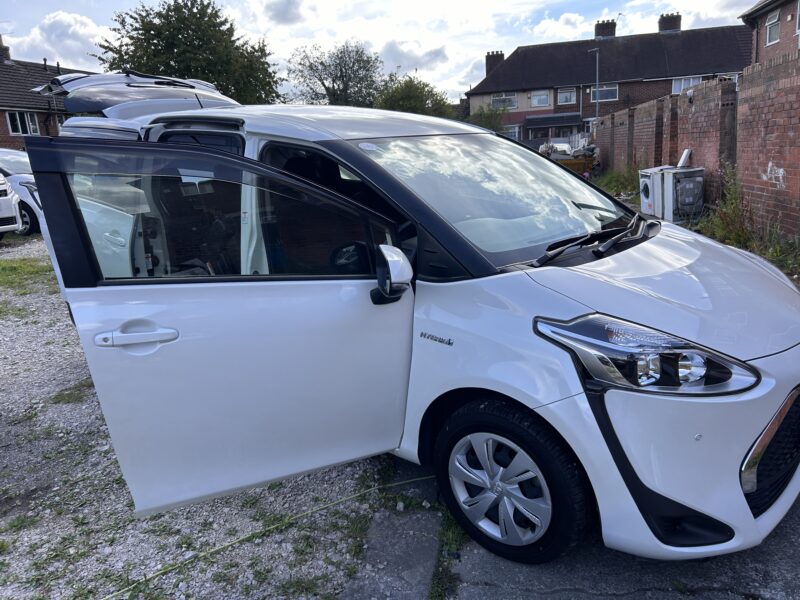 Toyota Sienta 2019 1.5 hybrid euro6 7 seats