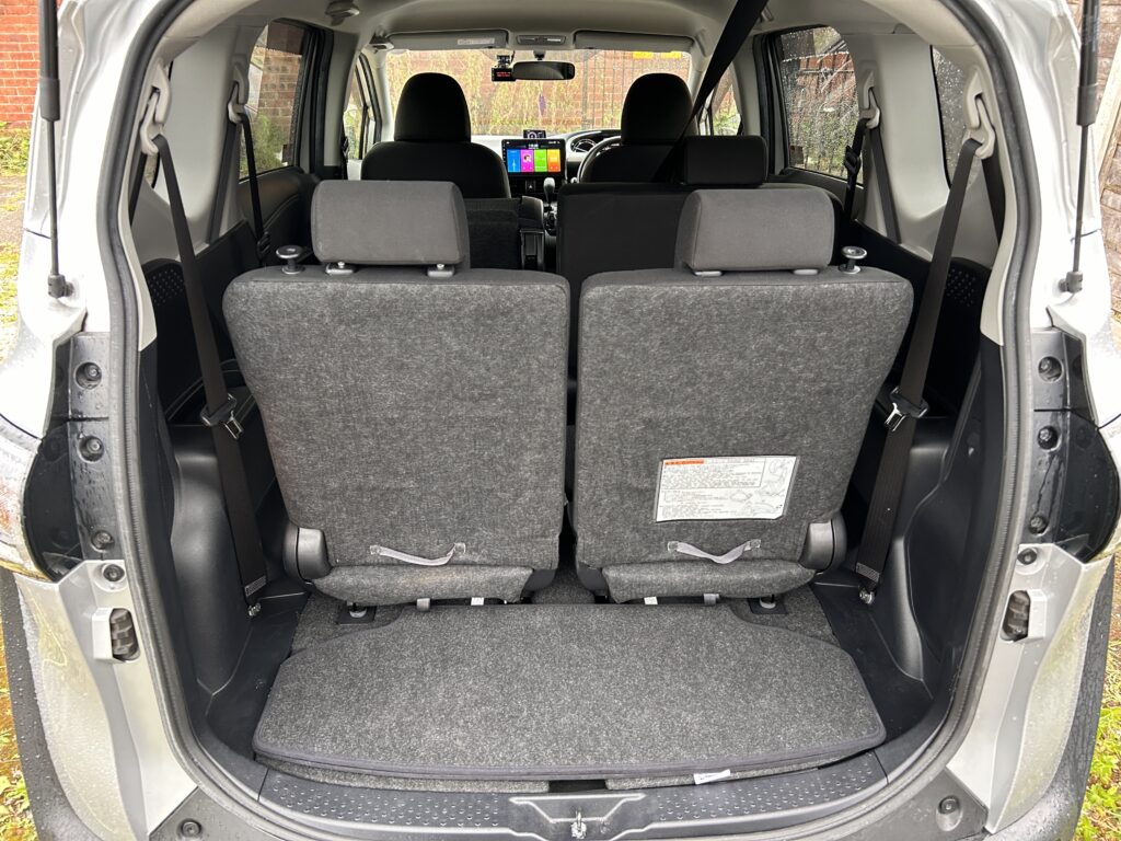 Toyota Sienta 2020 silver 1.5 hybrid MPV
