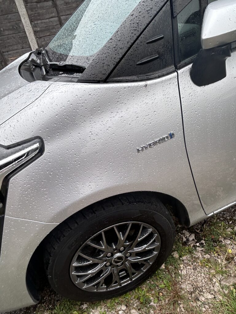 Toyota Sienta 2020 silver 1.5 hybrid MPV