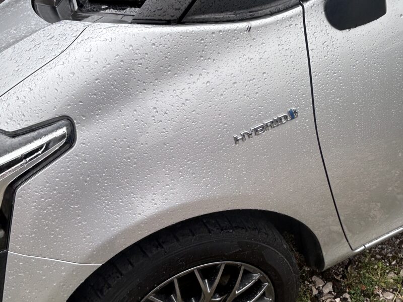 Toyota Sienta 2020 silver 1.5 hybrid MPV