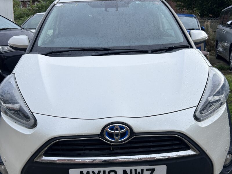 Toyota Sienta Hybrid 2018 white