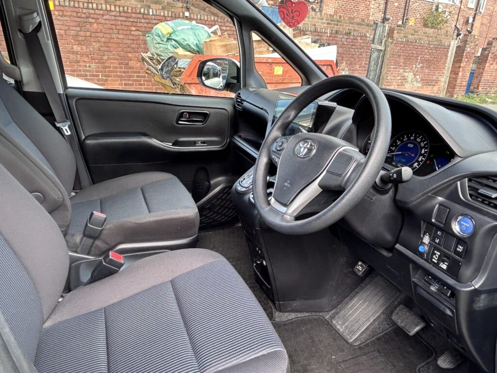 Toyota Voxy 2019 MX19 AKW