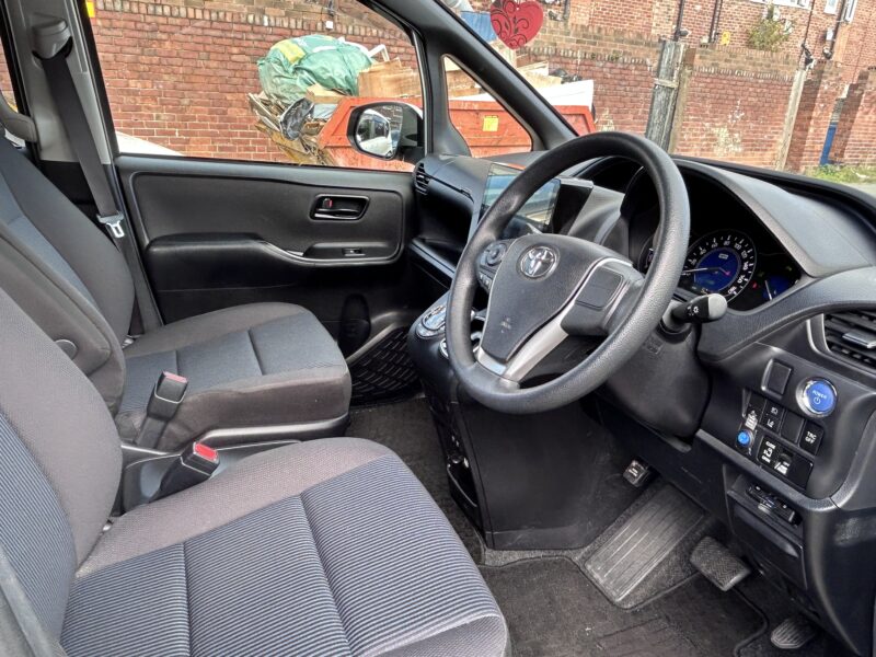 Toyota Voxy 2019 MX19 AKW