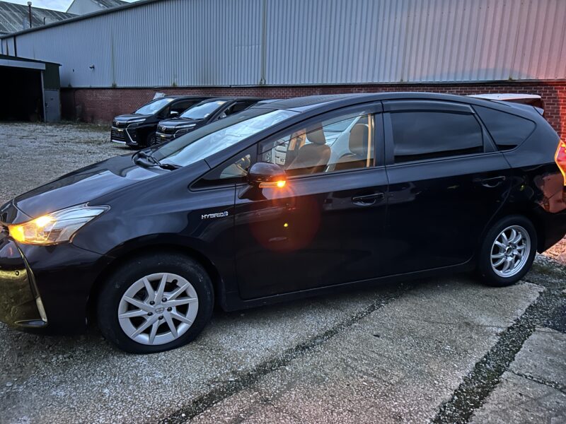 Hybrid Prius plus 7 seats