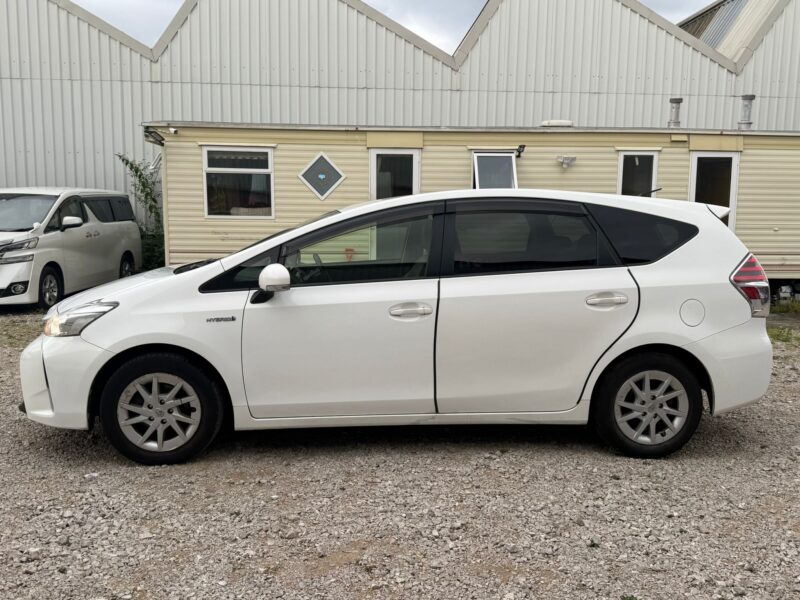 Toyota Prius 2015+ Hybrid Auto | 7 Seats | ULEZ Free