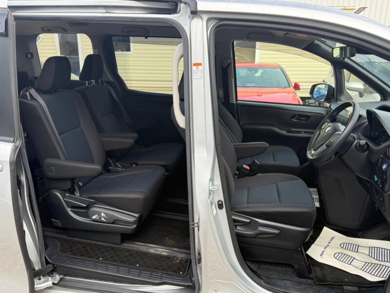 2019 Toyota Voxy Hybrid MPV Manchester | Spacious 7-Seater, ULEZ Free, Finance & Warranty Available