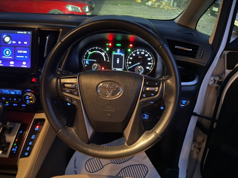 Toyota Alphard 2.5 Hybrid 2017 – ULEZ Free | Luxury 7-Seater MPV in Manchester
