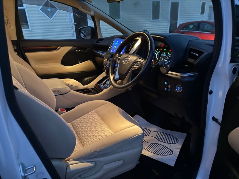 Toyota Alphard 2.5 Hybrid 2017 – ULEZ Free | Luxury 7-Seater MPV in Manchester